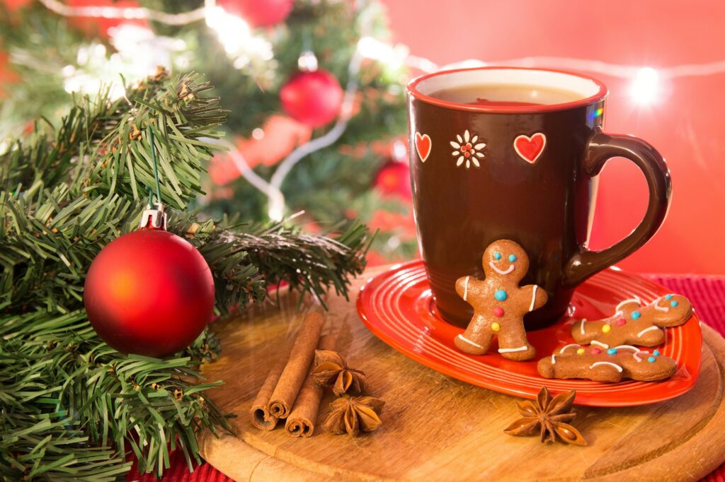 Tea with gingerbread and Christmas tree